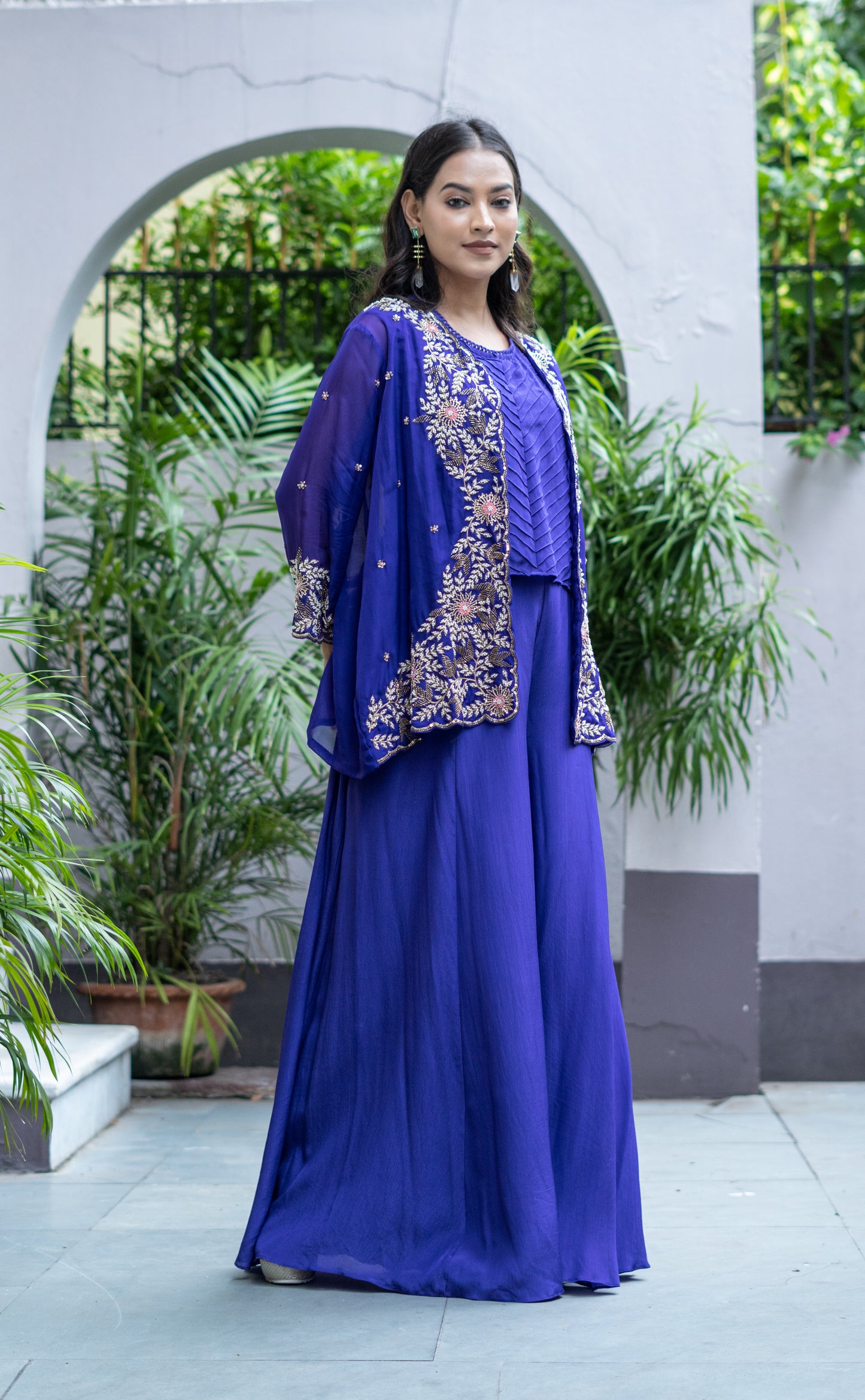 SHORT JACKET WITH BLOUSE AND FLAIRED PANTS