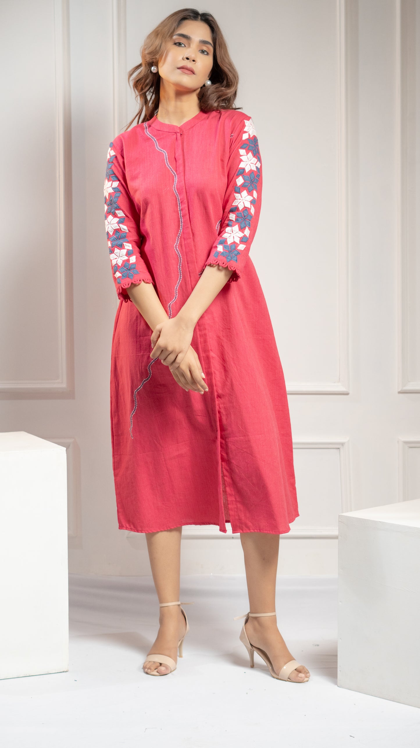 APPLIQUE SLEEVED COTTON DRESS