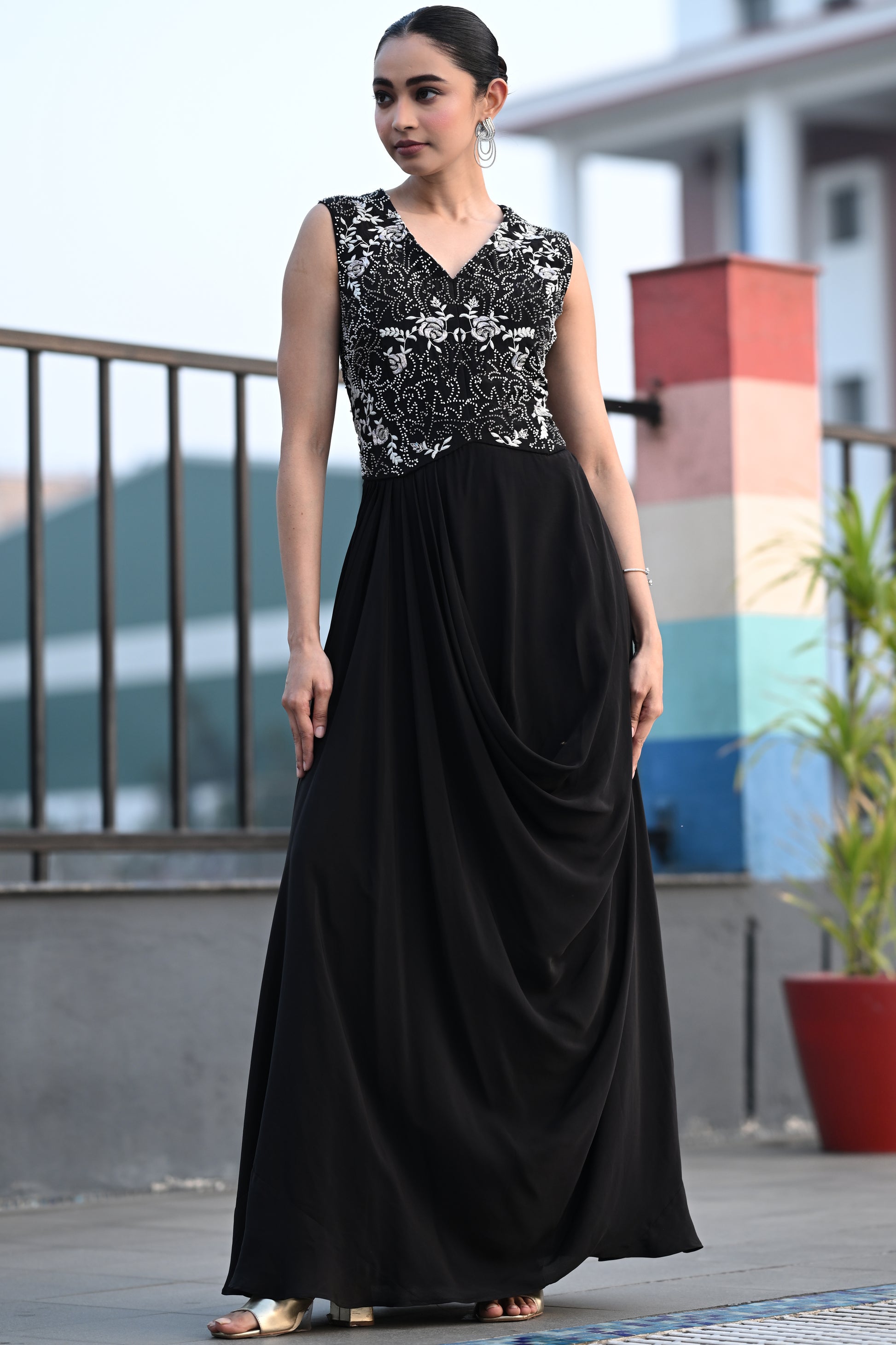 BLACK DRAPED GOWN Label Vinnita Khemka BLACK DRAPED GOWN Label Vinnita Khemka