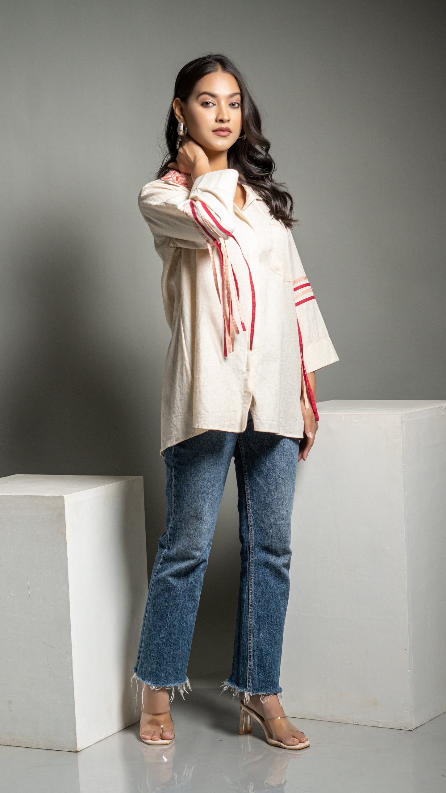 COLLAR EMBROIDRERD SHIRT
