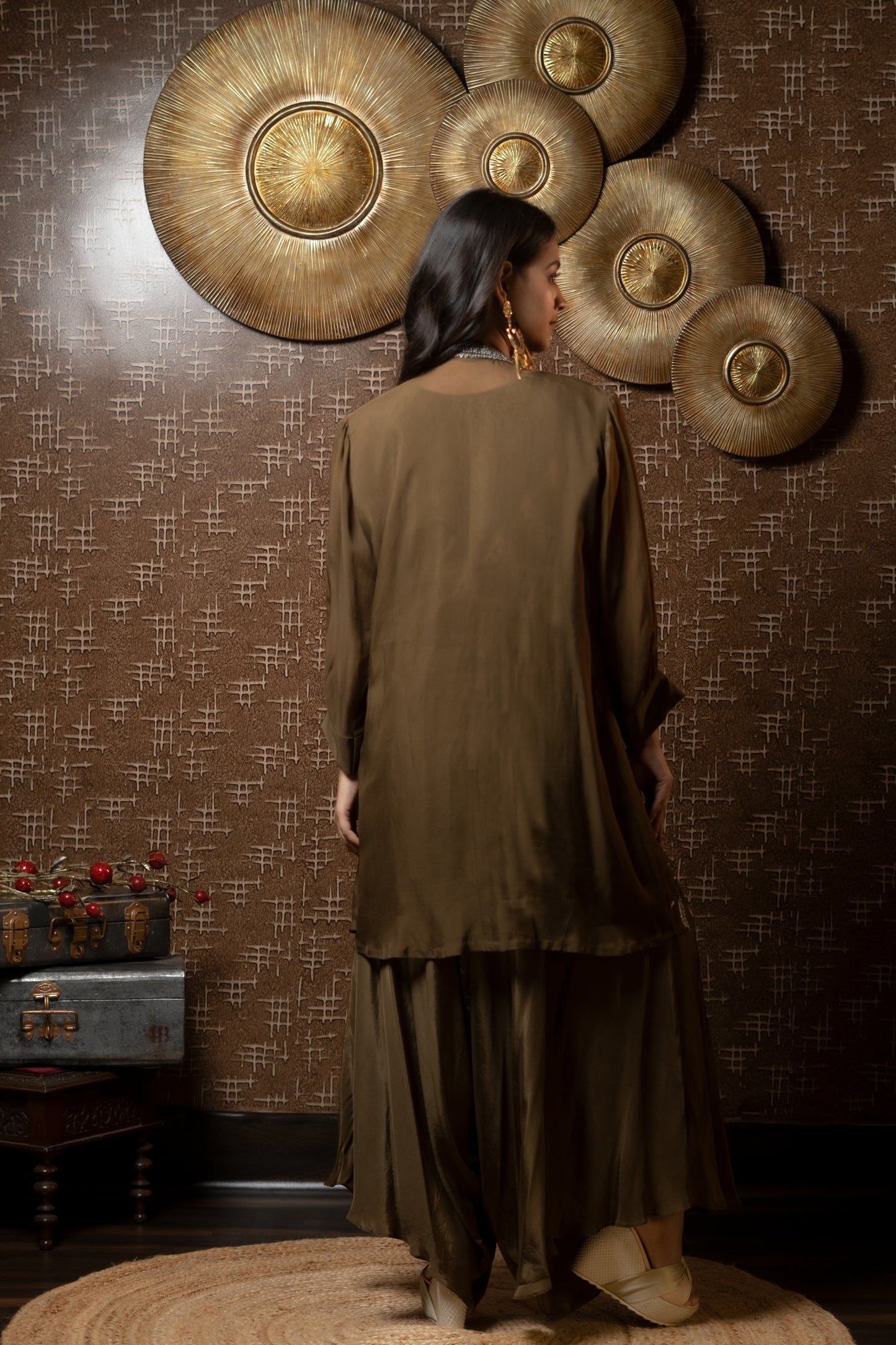 SHORT JACKET SET WITH DRAPED PANTS