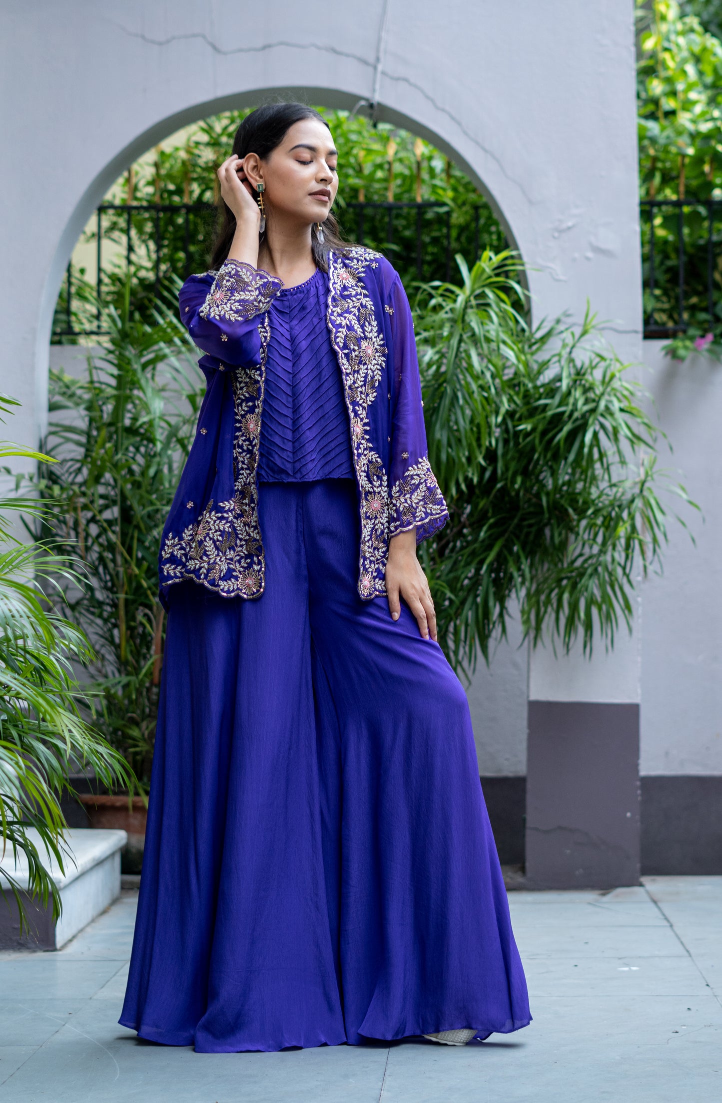 SHORT JACKET WITH BLOUSE AND FLAIRED PANTS