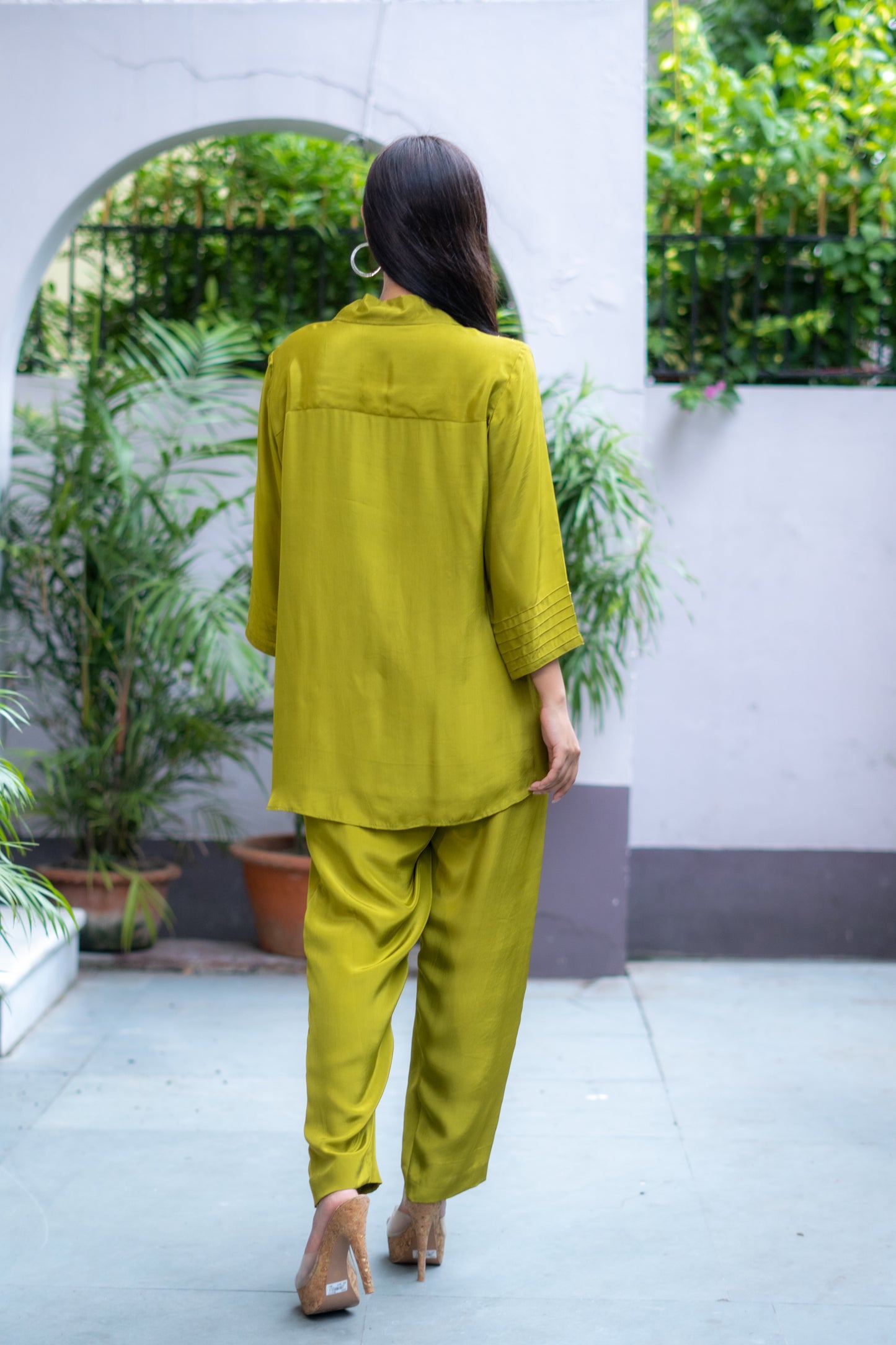 GREEN CORDSET WITH EMBROIDERY IN STRIPS PATTERN
