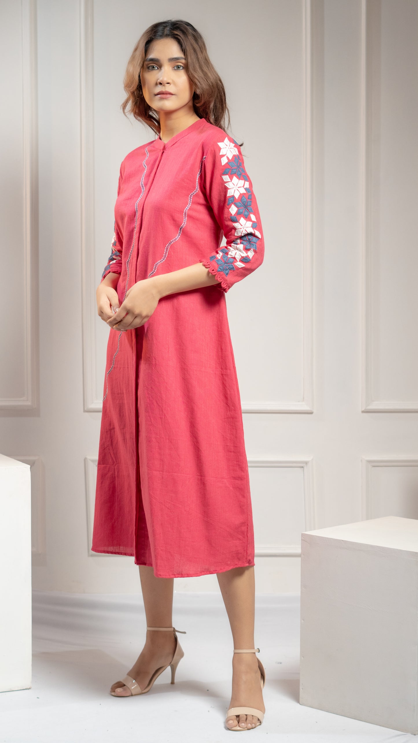 APPLIQUE SLEEVED COTTON DRESS