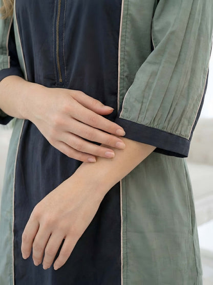 OLIVE GREEN COLOUR BLOCKING POPLIN DRESS