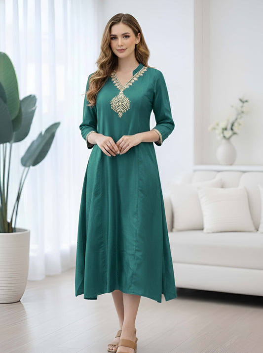 GREEN TAIL CUT TUNIC WITH EMBROIDED NECKLINE